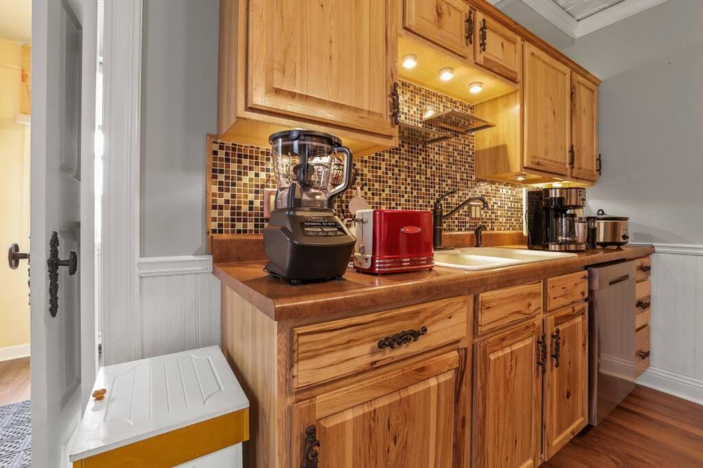 Charming Victorian Home - 2 Minutes To Downtown Lancaster Zewnętrze zdjęcie