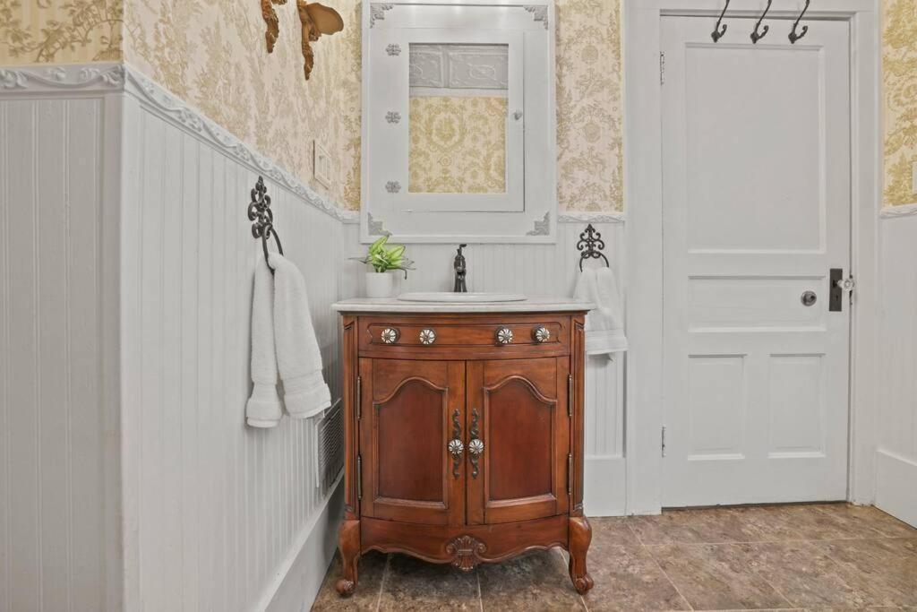 Charming Victorian Home - 2 Minutes To Downtown Lancaster Zewnętrze zdjęcie